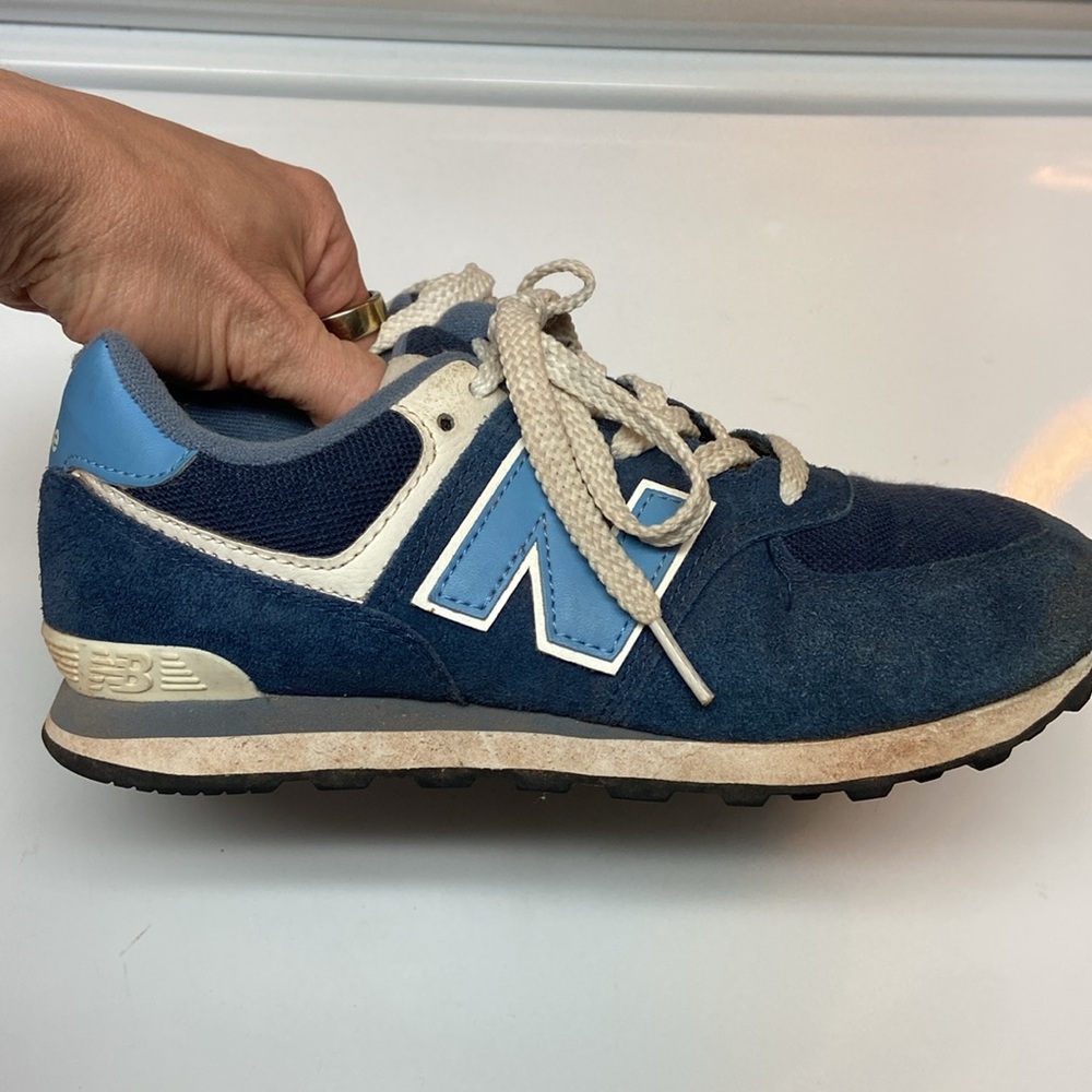 New Balance boys sneakers size 4 - Picture 3 of 4